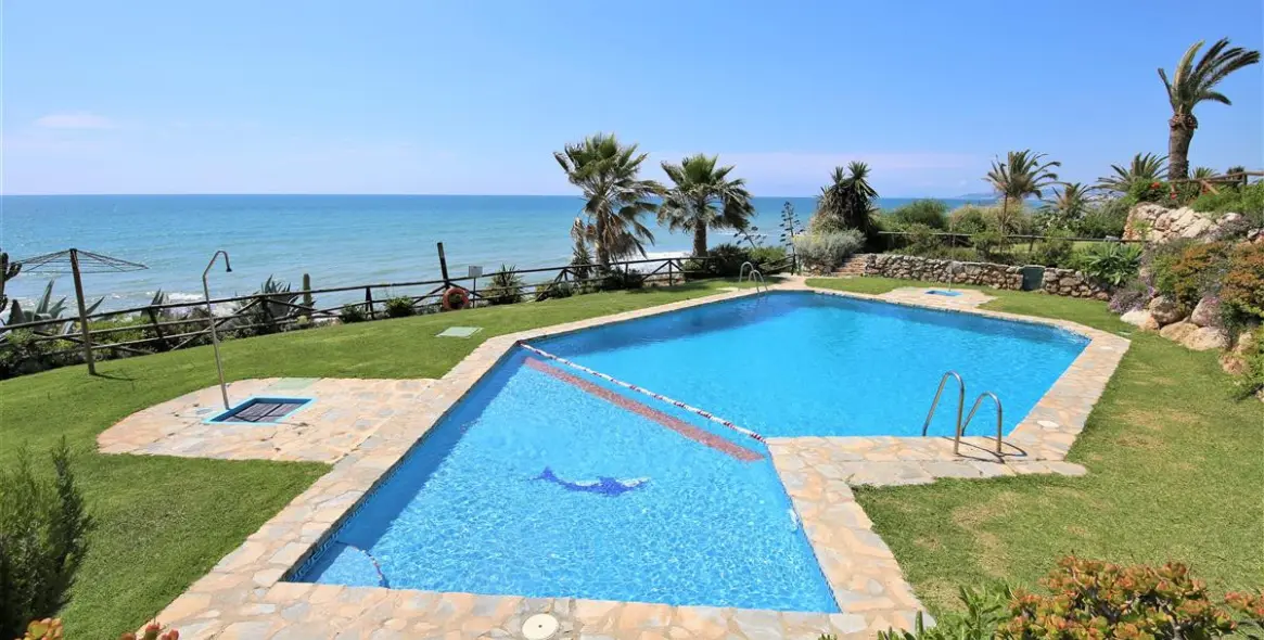 Short-term rent of semi-detached house in Estepona 22