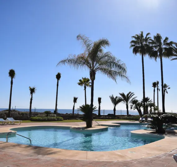 Краткосрочная аренда апартаментов на среднем этаже в Estepona