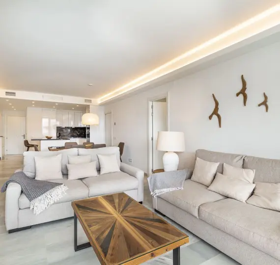 Краткосрочная аренда апартаментов на среднем этаже в Estepona