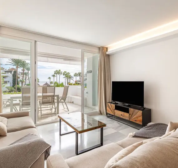 Краткосрочная аренда апартаментов на среднем этаже в Estepona