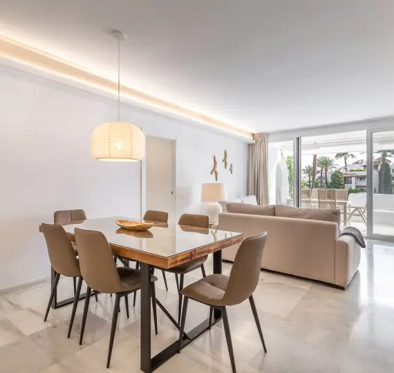 Краткосрочная аренда апартаментов на среднем этаже в Estepona