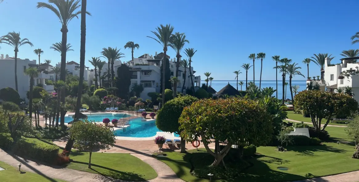 Short-term rent of middle floor apartment in Estepona 29