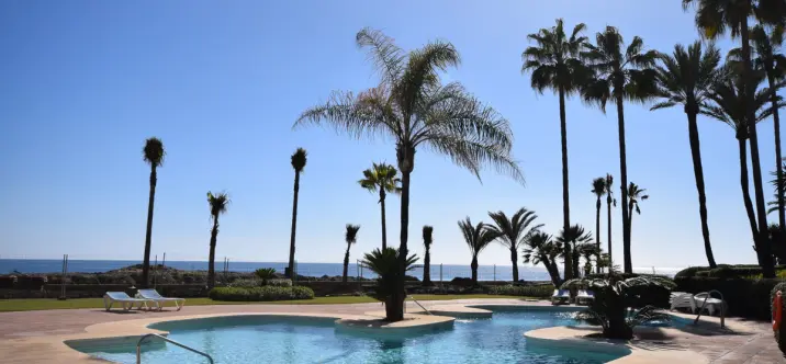 Short-term rent of middle floor apartment in Estepona 0
