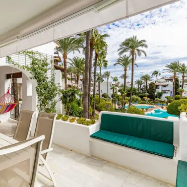 Short-term rent of middle floor apartment in Estepona