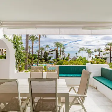 Short-term rent of middle floor apartment in Estepona