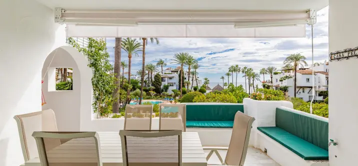 Short-term rent of middle floor apartment in Estepona 2