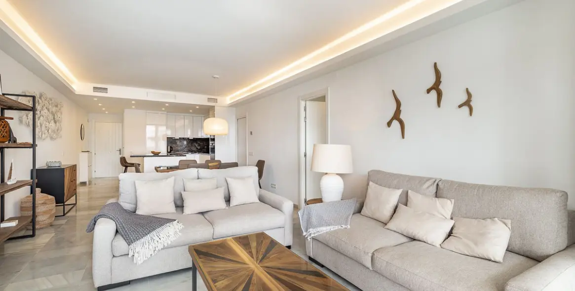 Alquiler a corto plazo de apartamento en planta media en Estepona 4