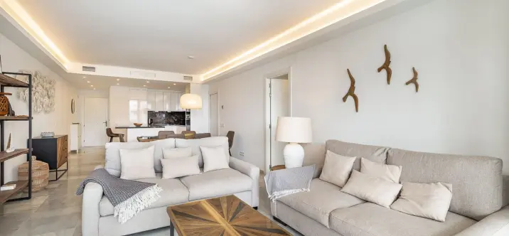 Short-term rent of middle floor apartment in Estepona 3