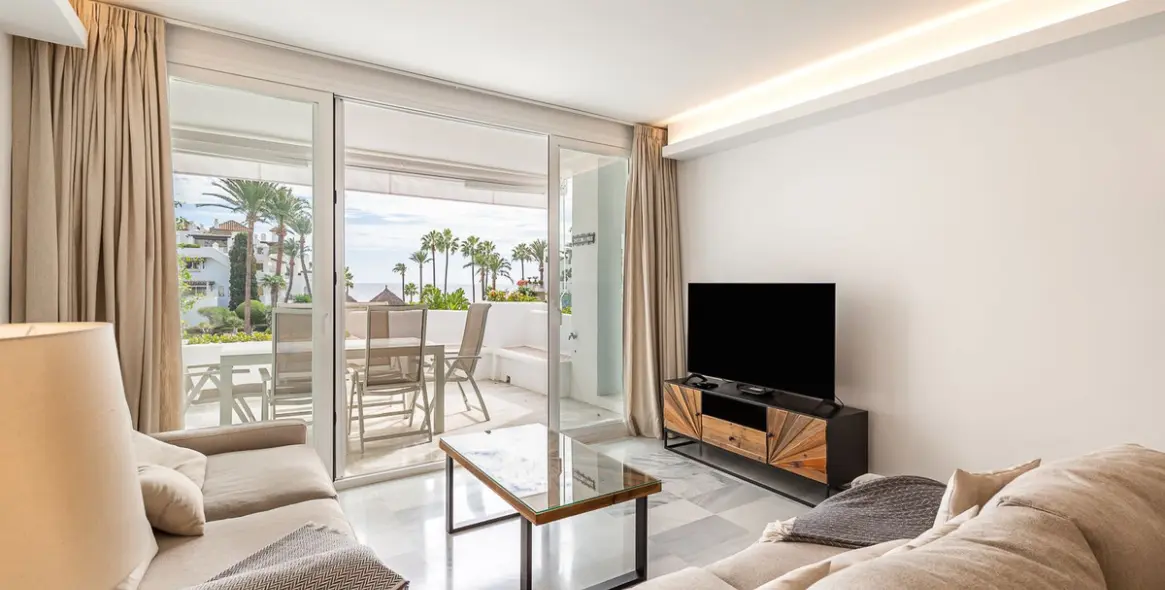 Alquiler a corto plazo de apartamento en planta media en Estepona 5