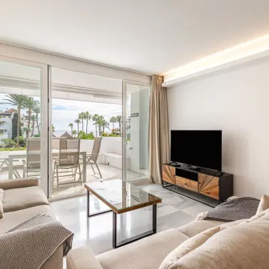 Short-term rent of middle floor apartment in Estepona