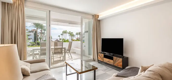 Short-term rent of middle floor apartment in Estepona 4