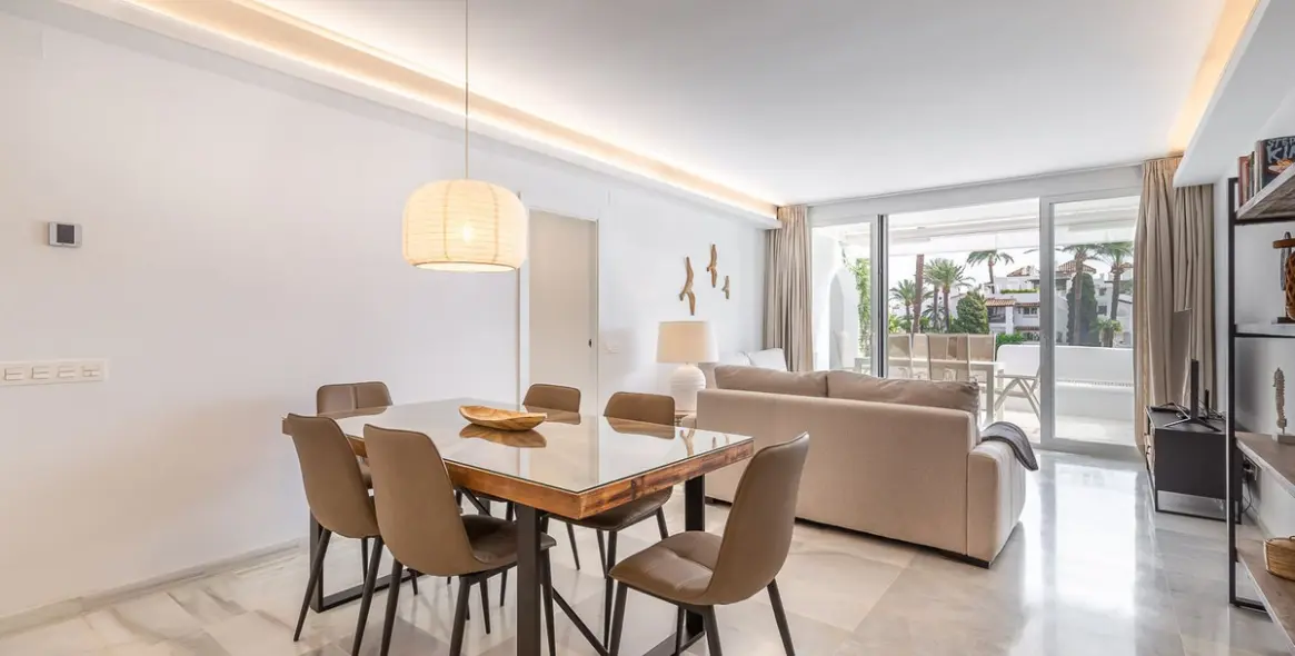 Alquiler a corto plazo de apartamento en planta media en Estepona 6
