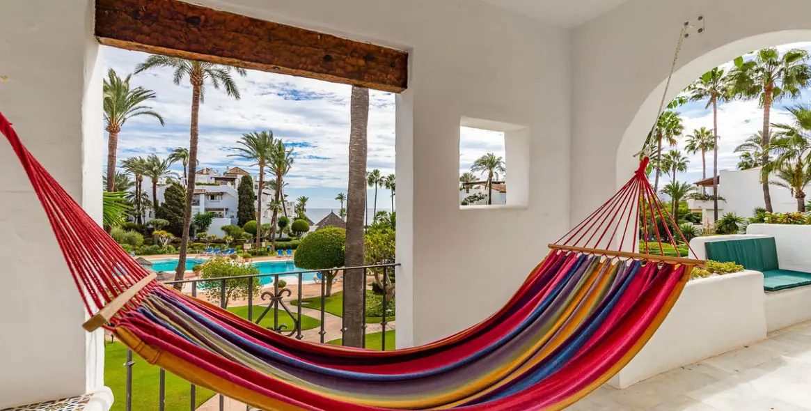 Alquiler a corto plazo de apartamento en planta media en Estepona 9