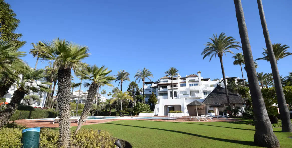 Alquiler a corto plazo de apartamento en planta media en Estepona 10