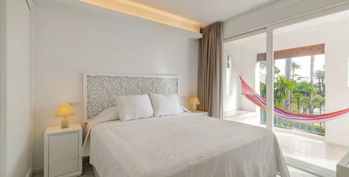 Alquiler a corto plazo de apartamento en planta media en Estepona 11