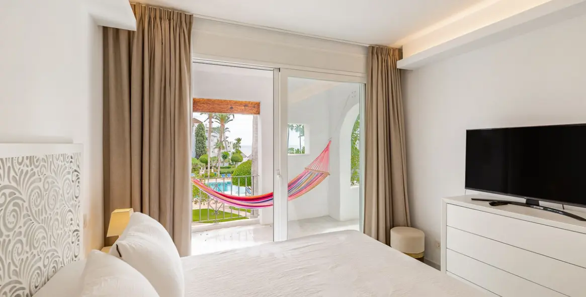 Alquiler a corto plazo de apartamento en planta media en Estepona 12