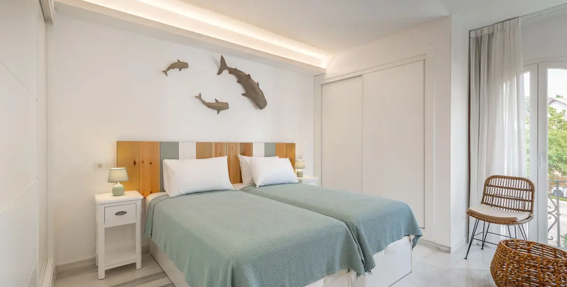 Alquiler a corto plazo de apartamento en planta media en Estepona 13