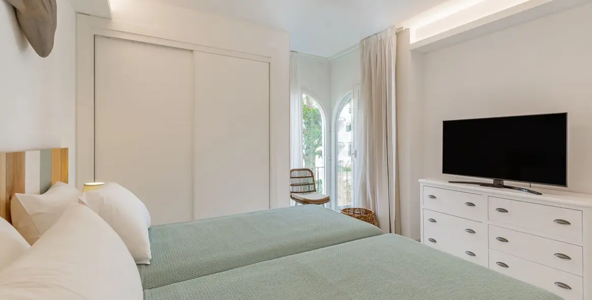 Alquiler a corto plazo de apartamento en planta media en Estepona 14