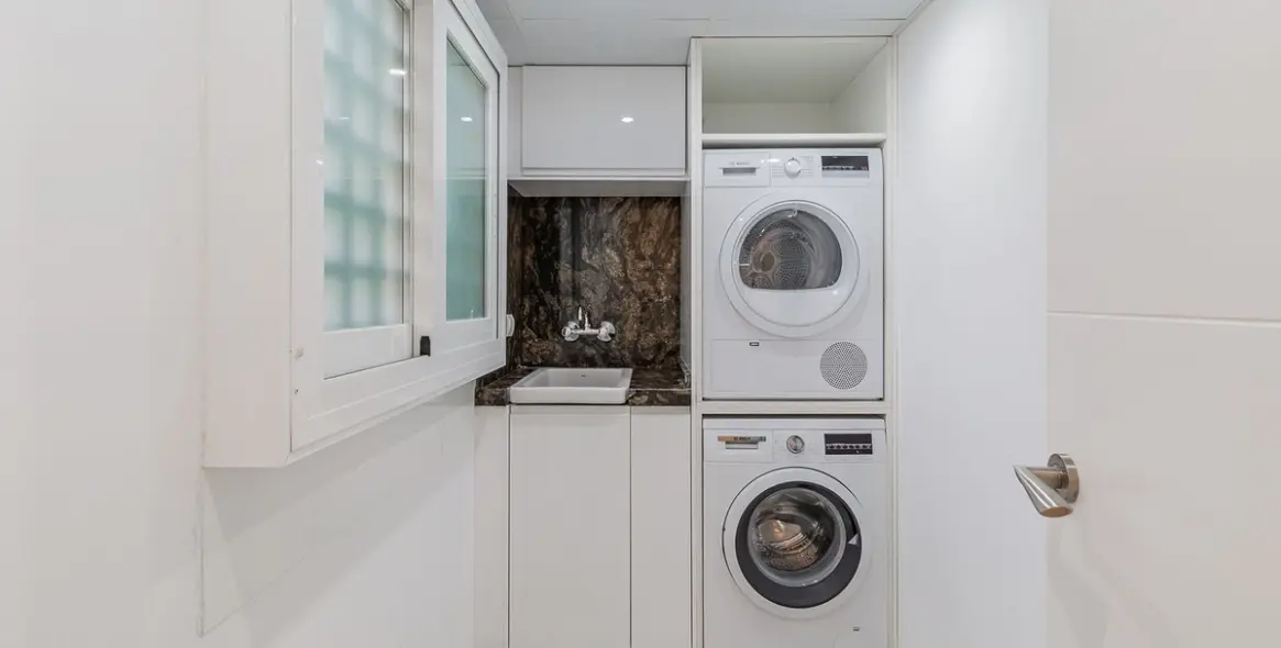 Alquiler a corto plazo de apartamento en planta media en Estepona 20