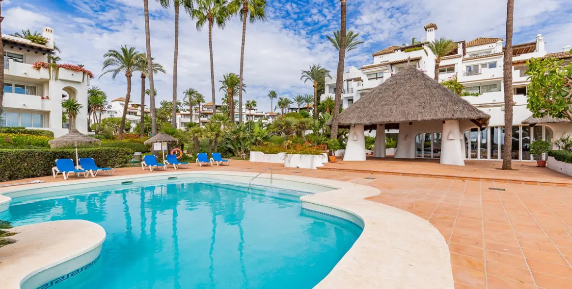 Alquiler a corto plazo de apartamento en planta media en Estepona 22