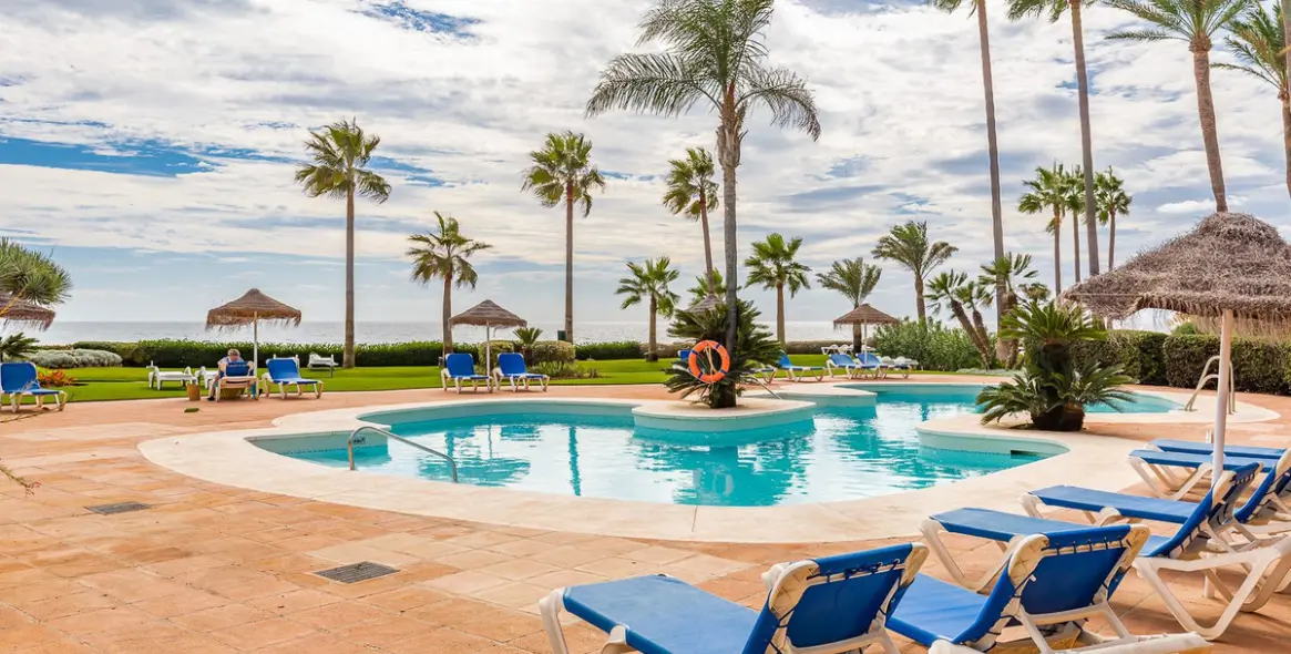 Alquiler a corto plazo de apartamento en planta media en Estepona 23
