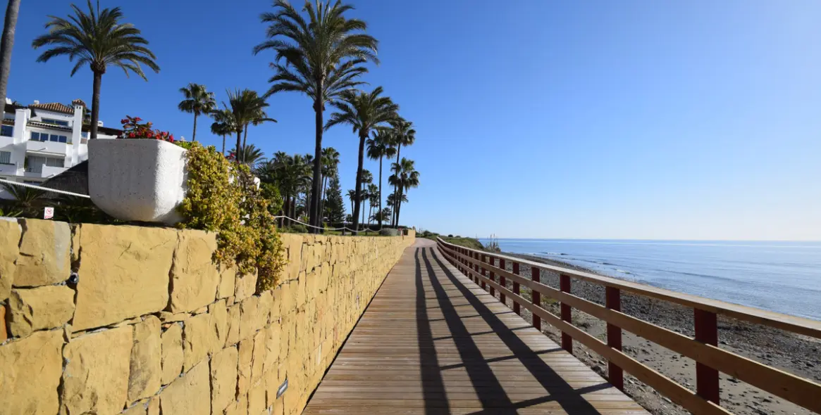 Alquiler a corto plazo de apartamento en planta media en Estepona 25