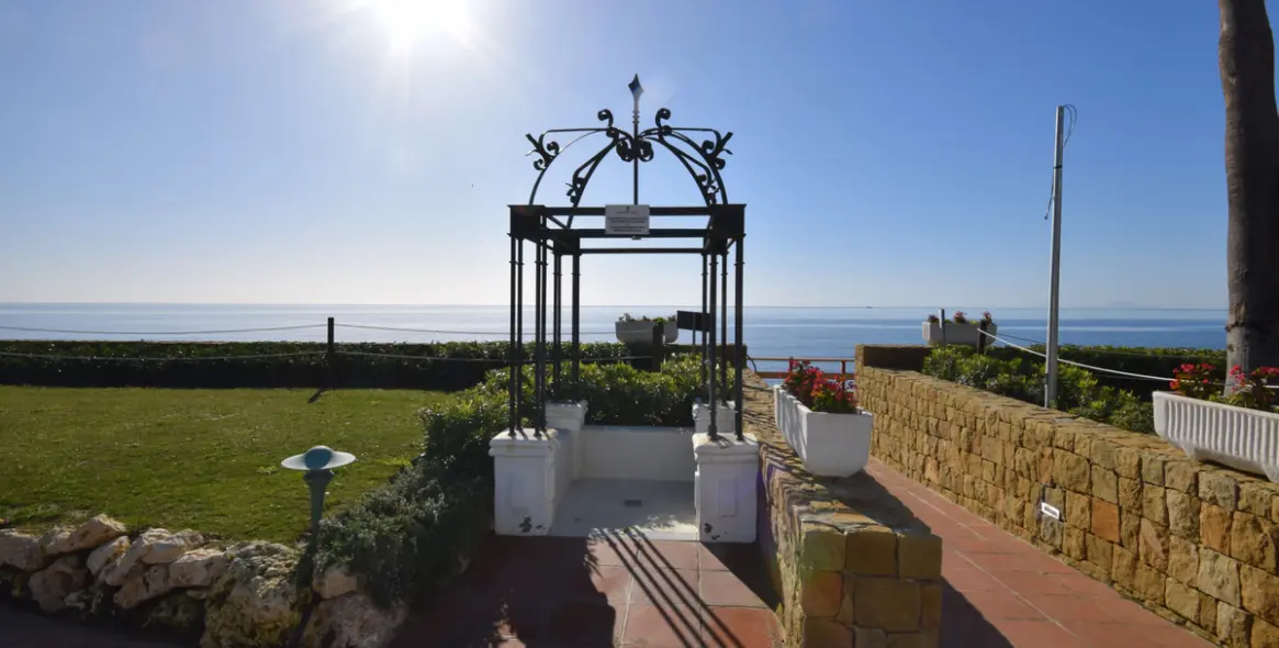 Alquiler a corto plazo de apartamento en planta media en Estepona 27