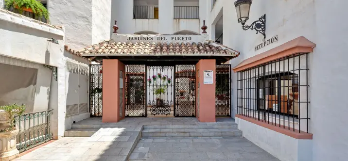 Alquiler a corto plazo de apartamento en planta baja en Puerto Banús 1