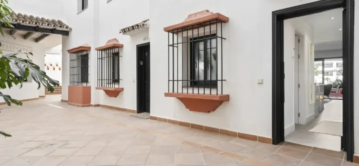 Alquiler a corto plazo de apartamento en planta baja en Puerto Banús 2