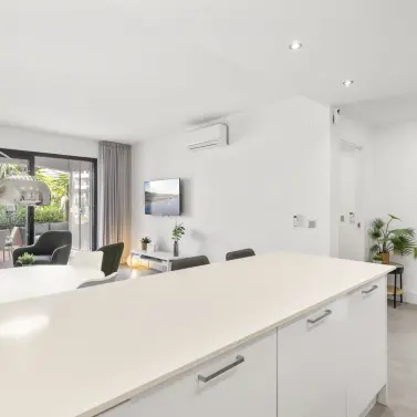 Alquiler a corto plazo de apartamento en planta baja en Puerto Banús