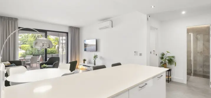 Alquiler a corto plazo de apartamento en planta baja en Puerto Banús 4