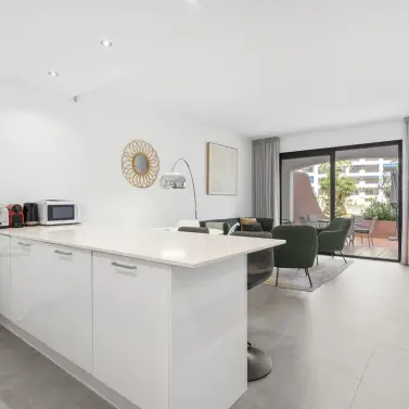 Alquiler a corto plazo de apartamento en planta baja en Puerto Banús
