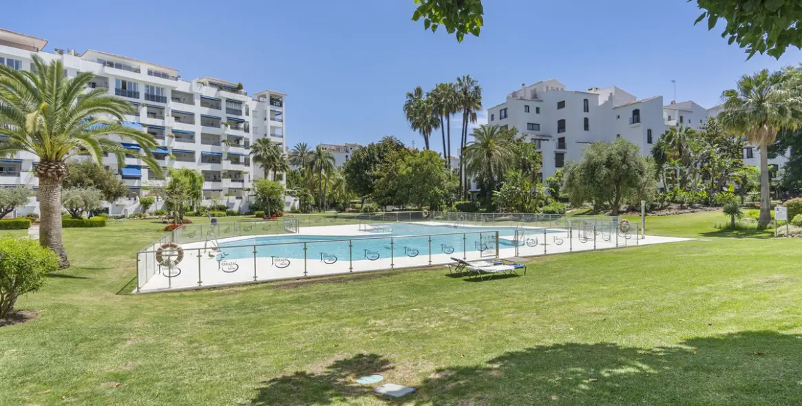 Краткосрочная аренда апартаментов на первом этаже в Puerto Banús 27