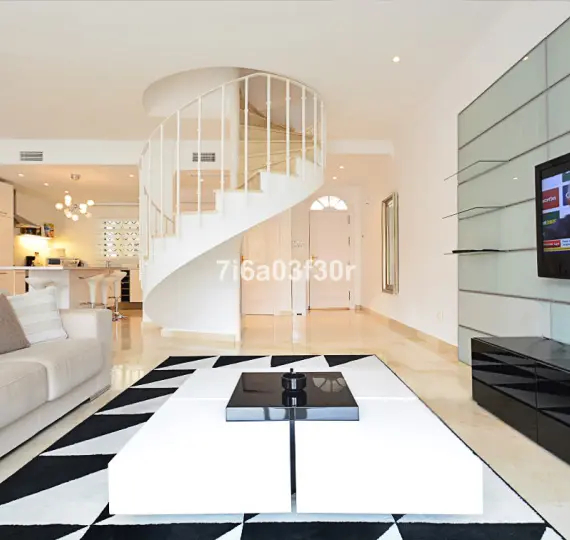 Краткосрочная аренда пентхауса в Aloha