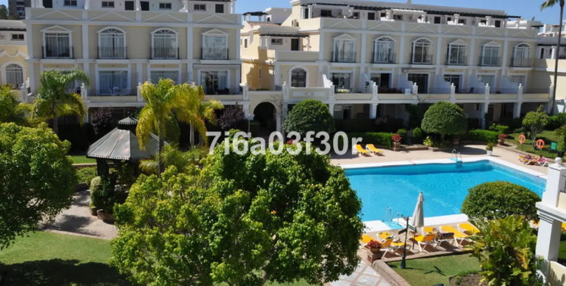 Short-term rent of penthouse in Aloha 30