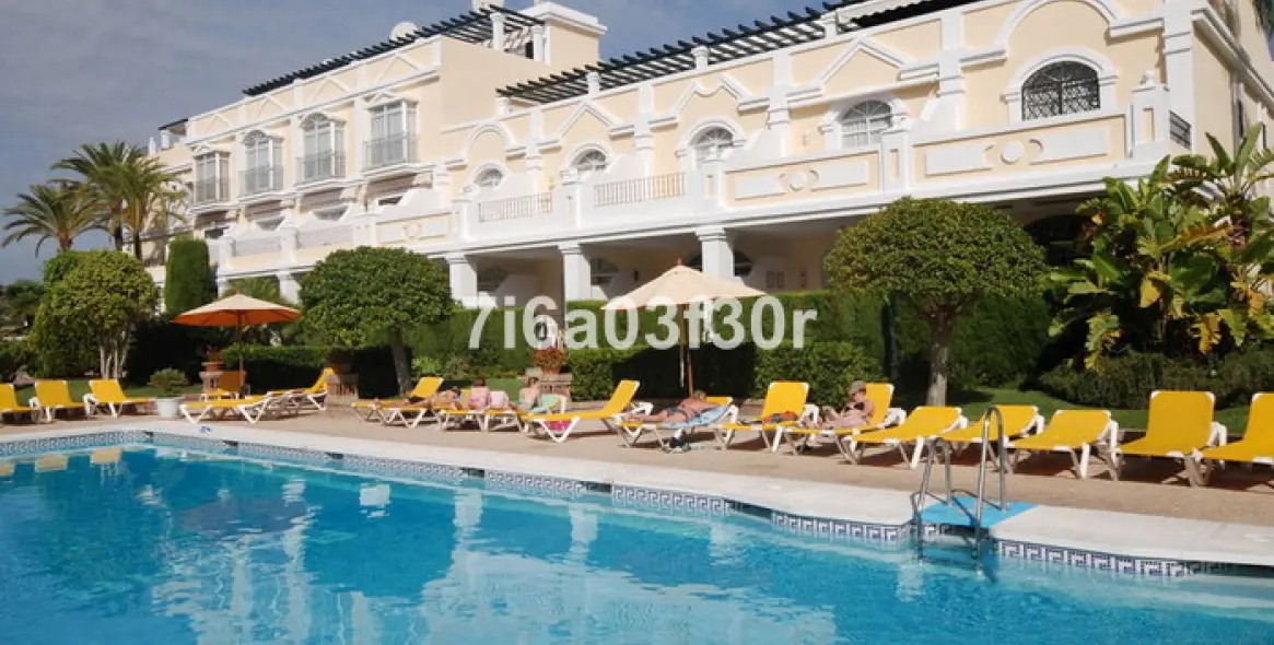 Short-term rent of penthouse in Aloha 32