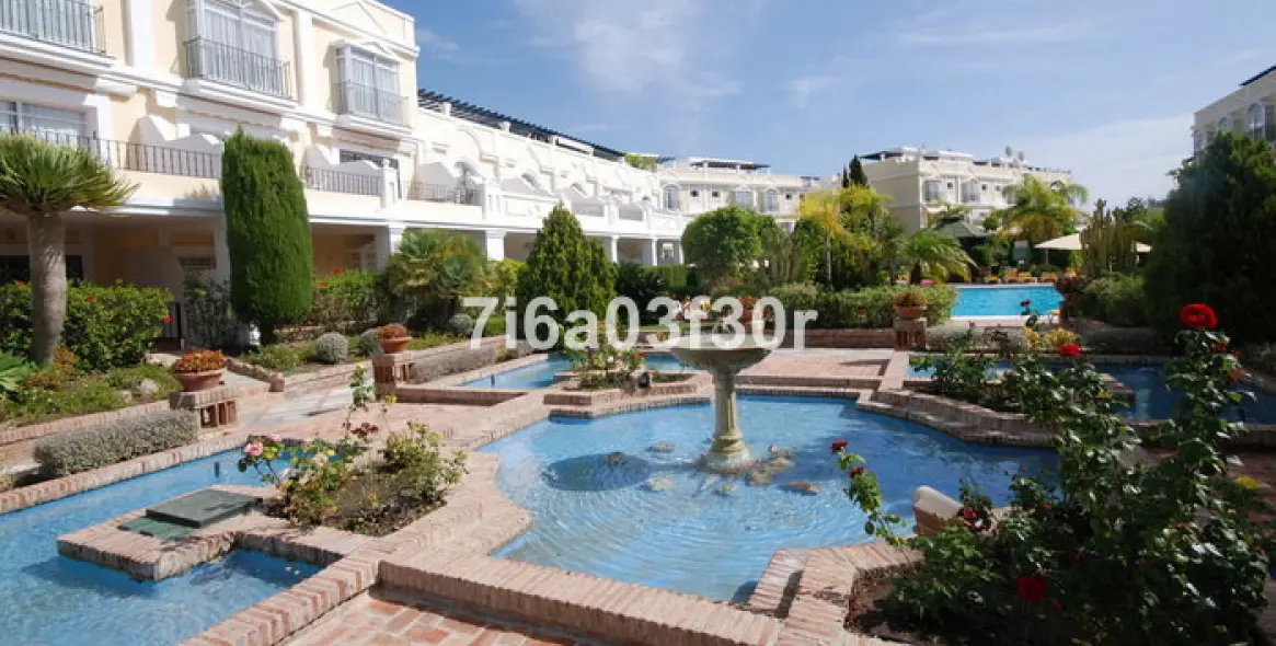 Short-term rent of penthouse in Aloha 35