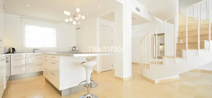 Short-term rent of penthouse in Aloha 2