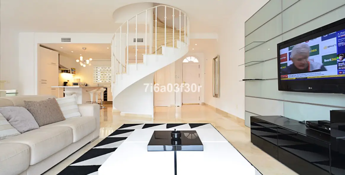 Short-term rent of penthouse in Aloha 1
