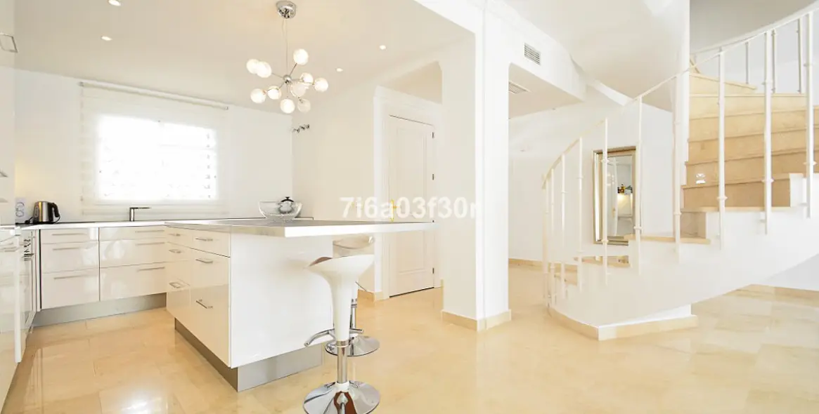 Short-term rent of penthouse in Aloha 3