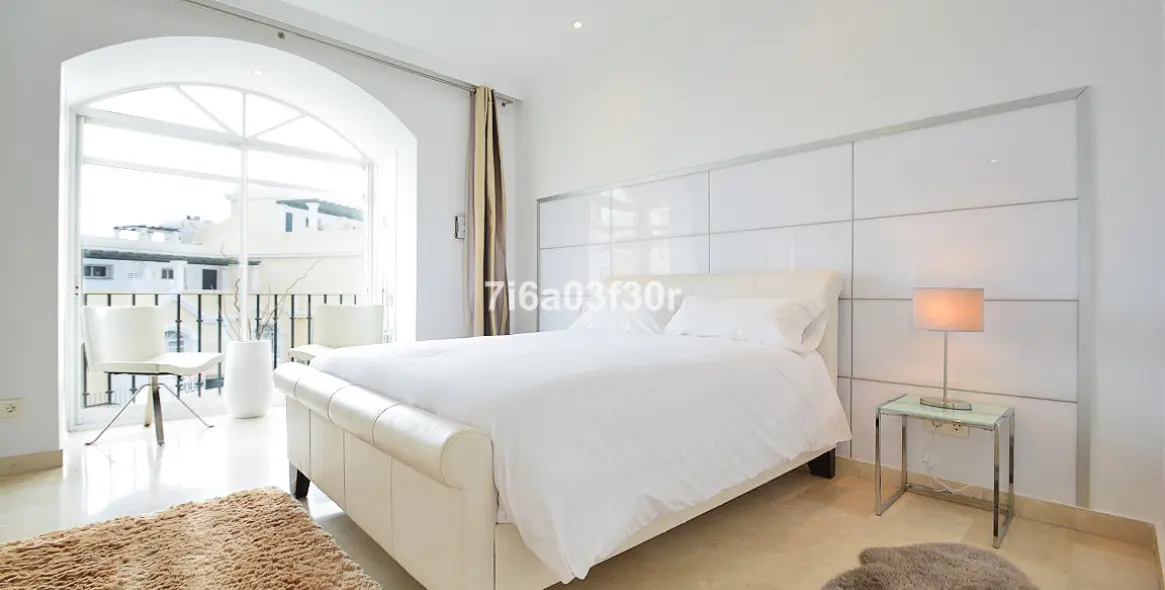 Short-term rent of penthouse in Aloha 5