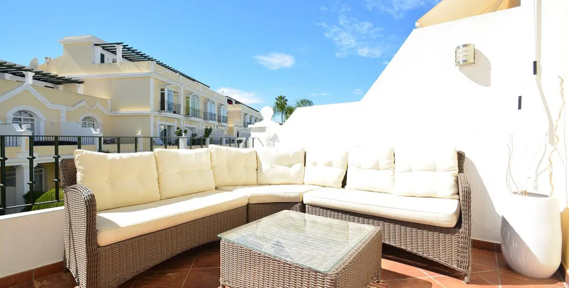 Short-term rent of penthouse in Aloha 6