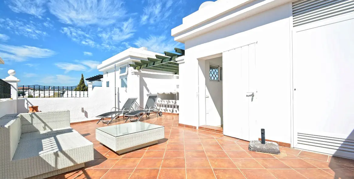 Short-term rent of penthouse in Aloha 9