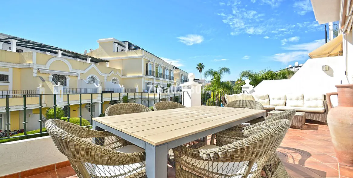 Short-term rent of penthouse in Aloha 11
