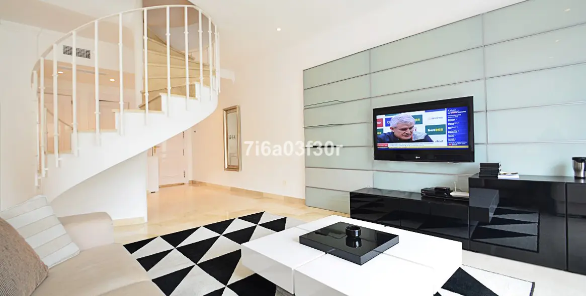 Short-term rent of penthouse in Aloha 14