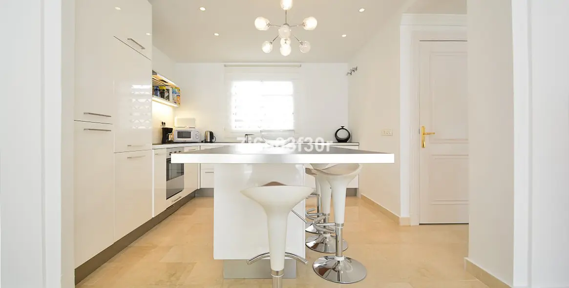 Short-term rent of penthouse in Aloha 17