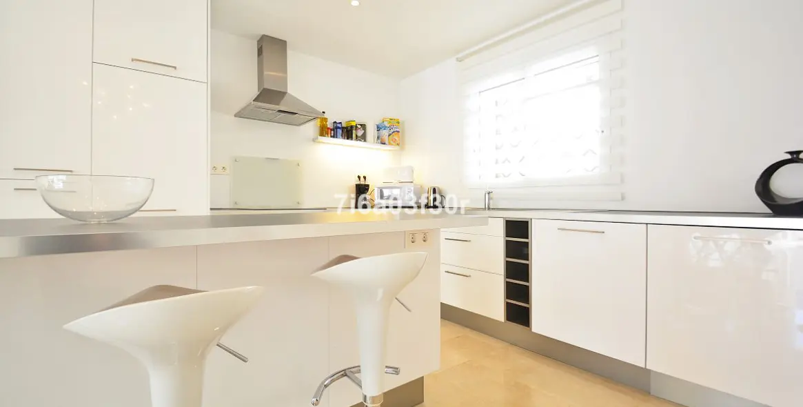 Short-term rent of penthouse in Aloha 18