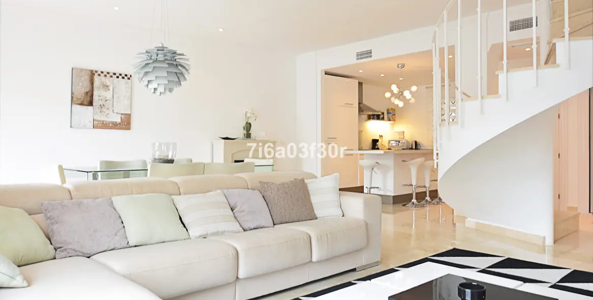 Short-term rent of penthouse in Aloha 20