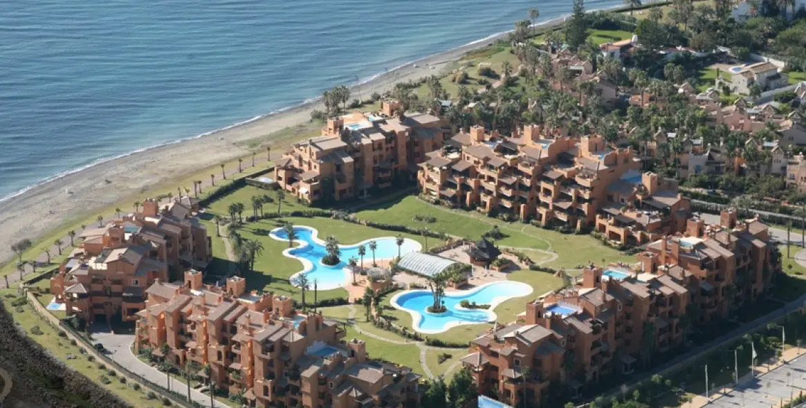 Short-term rent of penthouse in Estepona 1