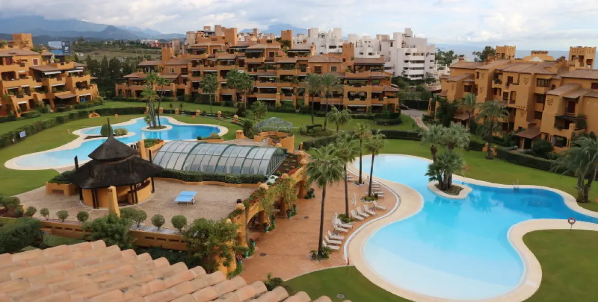 Short-term rent of penthouse in Estepona 2